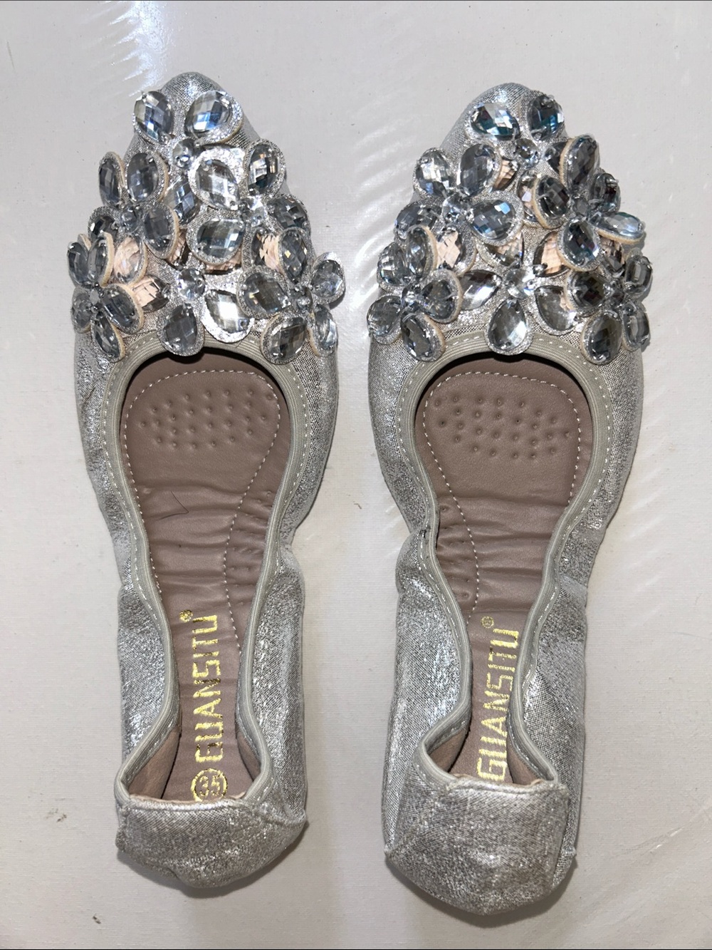 NWOB Guansitu Silver Embellished Bejeweled Pointed Toe Foldable Ballet Flats 35